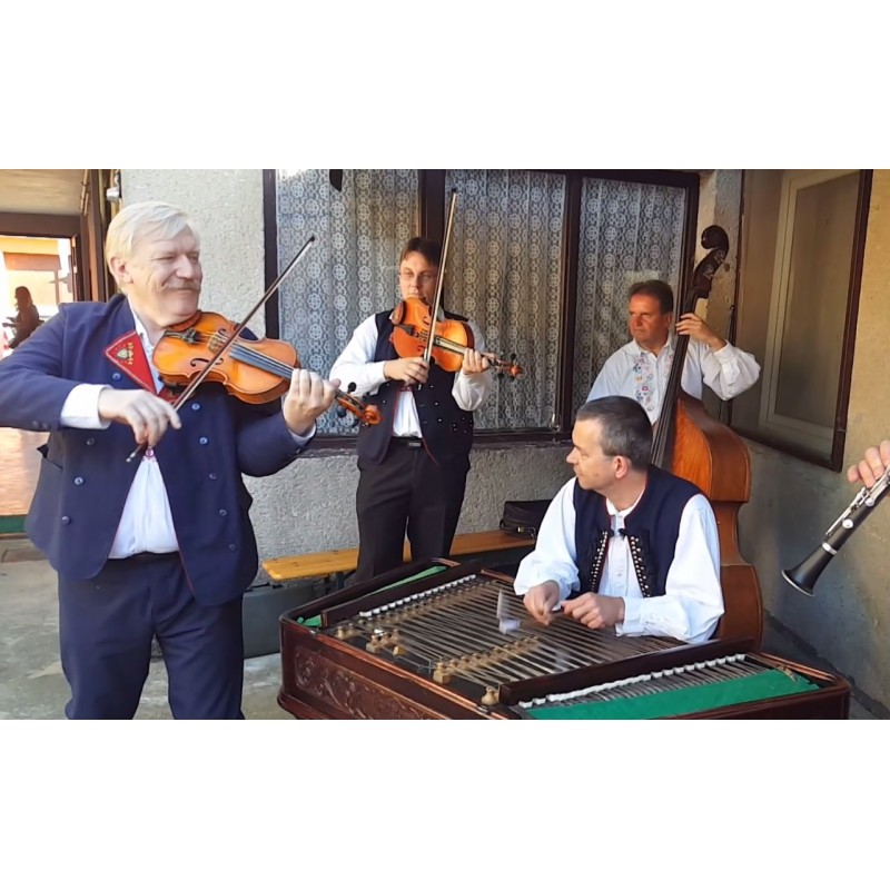 CR - Velké Pavlovice - Opened cellars - wine - folk music - singing - cymbalo