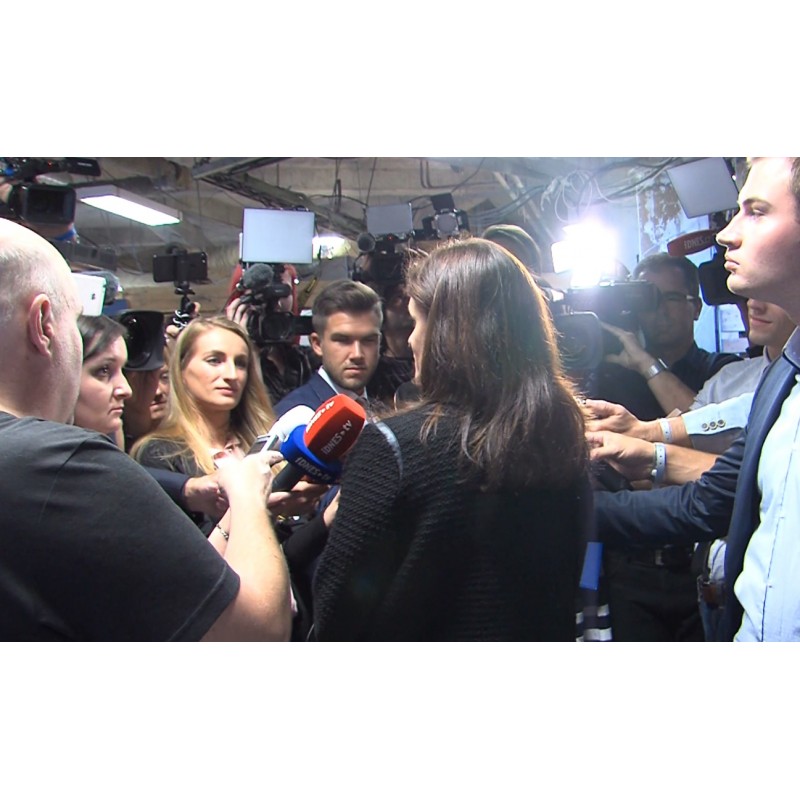 ČR - média - novinář - kameraman - fotograf - mikrofon - reportér