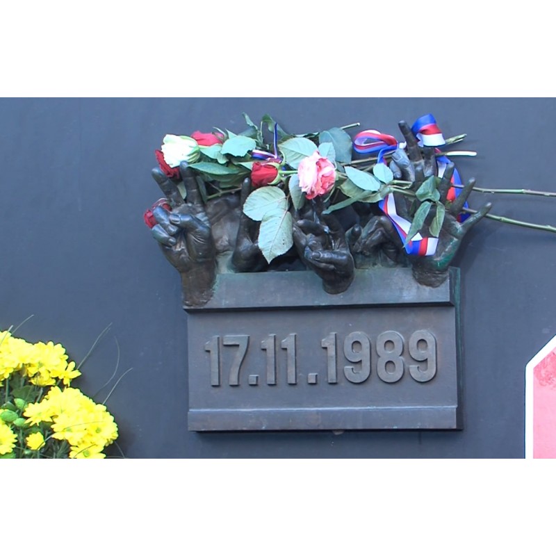  CR - Prague - politics - protest - Babiš - demonstration - candle - 17 November 2018