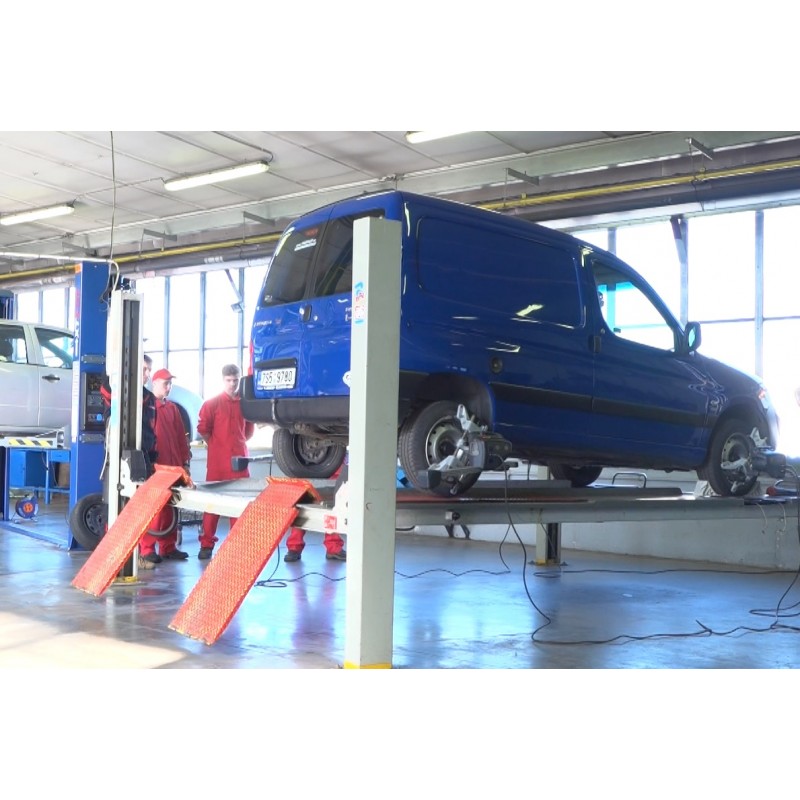 ČR - doprava - automechanik - motocykl - Jawa - traktor - výměna - pneu - autoškola - brzdy