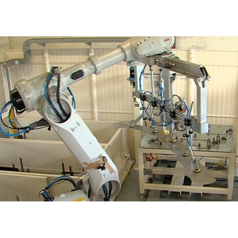  ČR - průmysl - technologie - Benteller - robot - svařování - automotive - komponenty - moduly