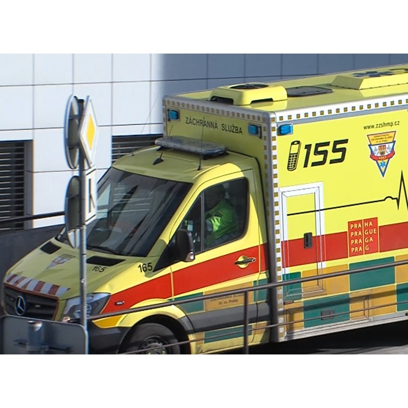 ČR - budovy - IKEM - transplantace - srdce - jména - dárci - pamětní - deska - sanitka