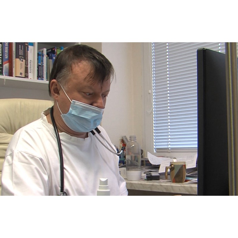  CR - health care - ministry - patient - flu - illness - doctor - office - examination