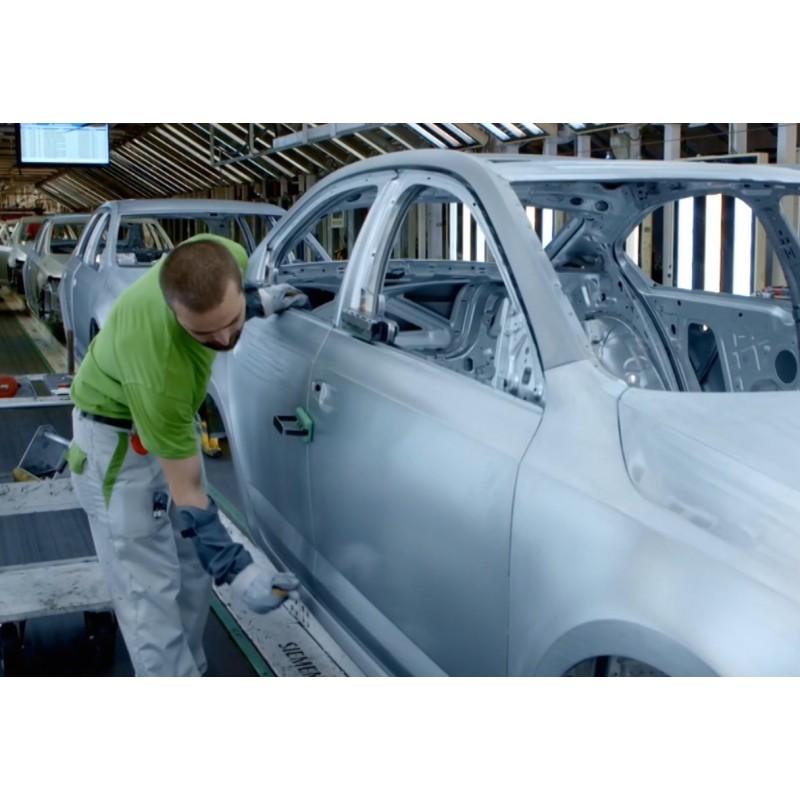 ČR - doprava - průmysl - automotive - továrna - díly - komponenty - auto - linka - robot