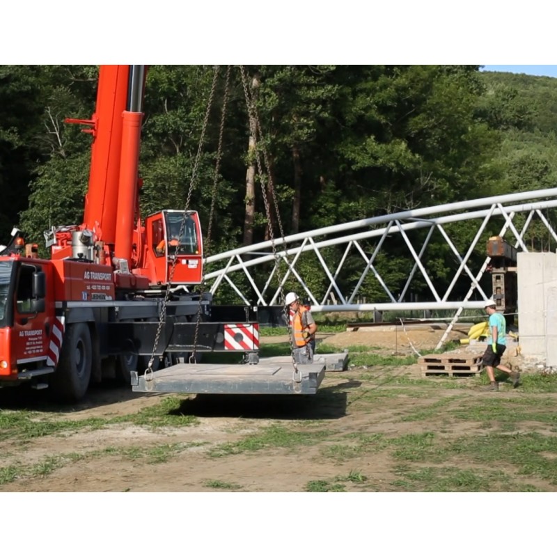 CZ - industry - construction - lorry - crane - building - bridge - pedestrian