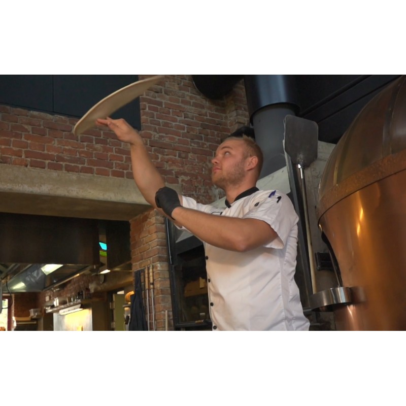 CZ - trade - food - kitchen - pizza - preparation - throw up - oven - cook - canteen - deboning