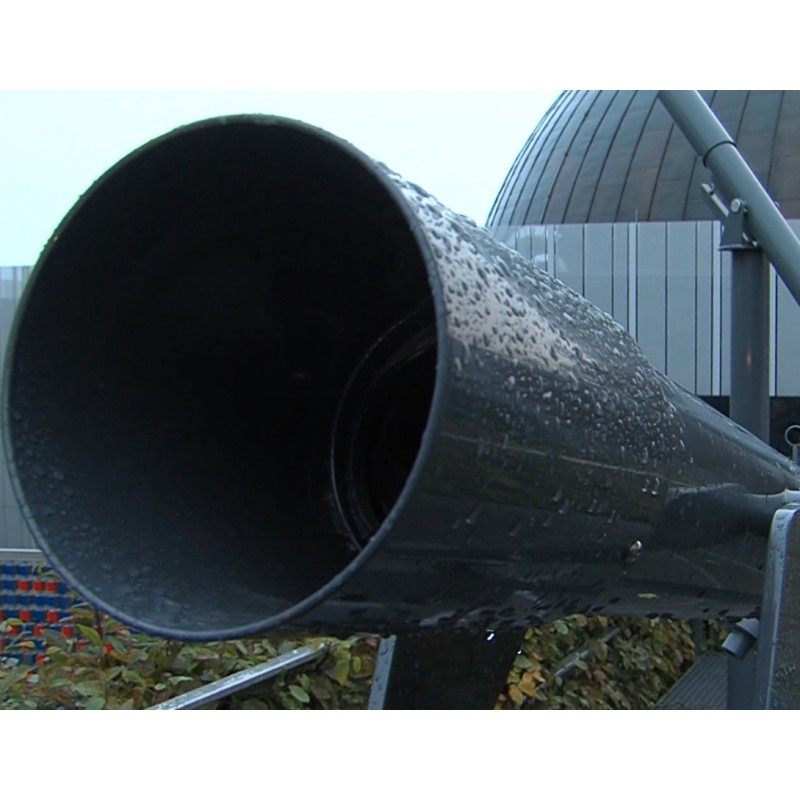  ČR - budovy - Brno - hvězdárna - dražba - PET - socha - recyklace
