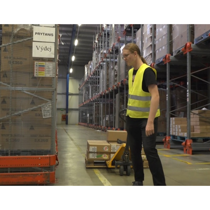 CZ - trade - storage - hall - warehouseman - radio shuttle - worker - pallet