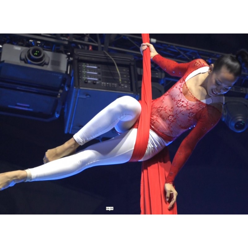 CZ - culture - acrobatics - acrobat - exhibition - girls band - guitar - drums - slow motion