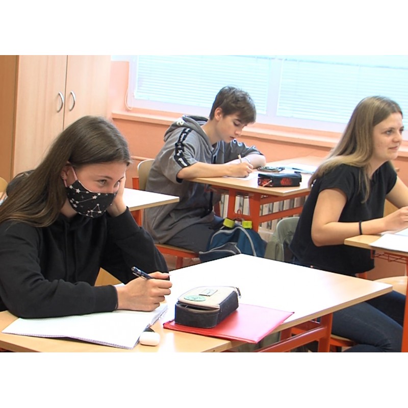 ČR - vzdělávání - škola - žáci - žák - učitel - třída - rouška - koronavirus - mytí rukou
