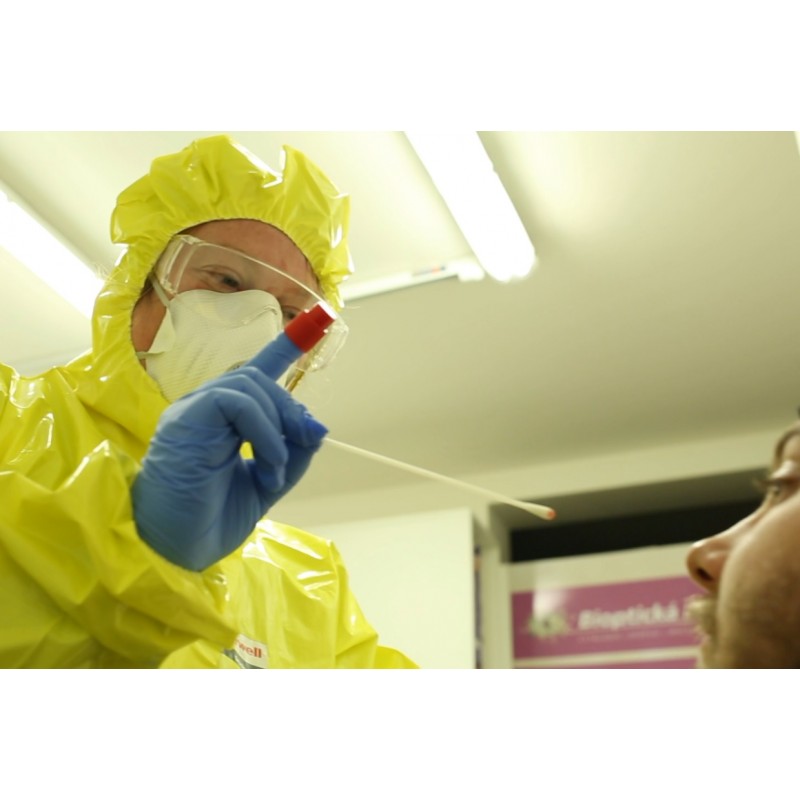 ČR - zdravotnictví - Plzeň - bioptická - laboratoř - laborant - Covid - koronavir - test - rouška