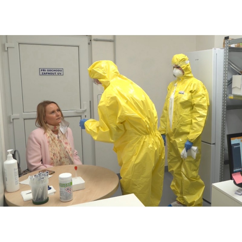  ČR - zdravotnictví - Plzeň - bioptická - laboratoř - Covid - koronavirus - zkumavka - výtěr - test