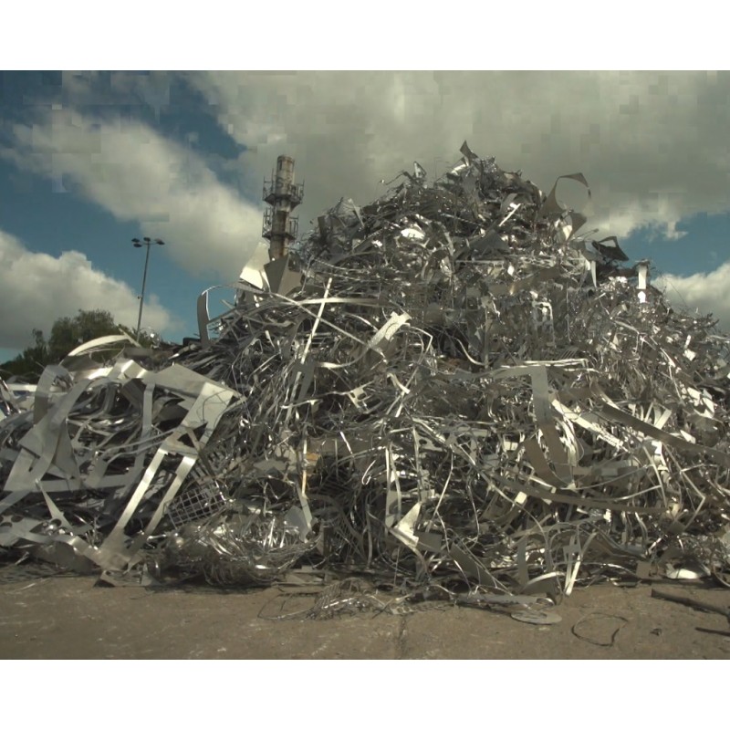 CZ - industry - Cronimet - dump - stainless - steel - grab - alloyed - cuttings - metal - slow motion