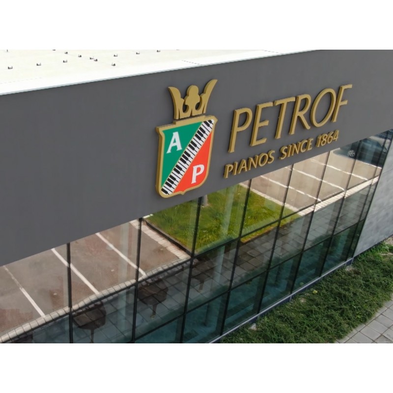  ČR - budovy - Petrof - klavír - piano - dron