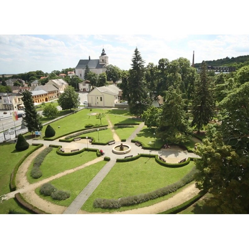 ČR - budovy - hotel - lázně - zahrada - host - pokoj - ubytování - sauna - vana