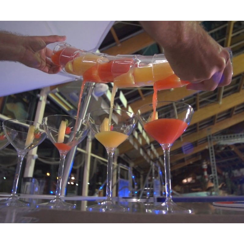 CZ - Prague - people - barman - drink - mixing - alcohol - show - guest