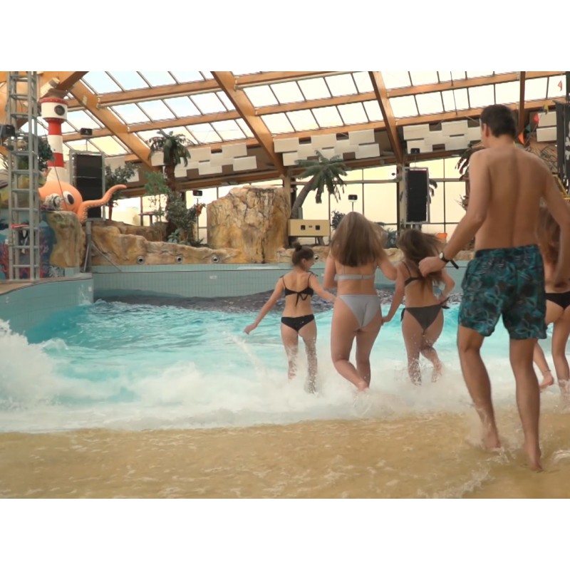 ČR - sport - bazén - aquapark - vodní - bar - plavec - plavkyně - voda - zorbing - vlny - míč