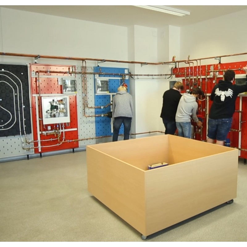 ČR - vzdělávání - SOS ČB - učeň - tesař - truhlář - kominík - svářeč - instalatér - topení