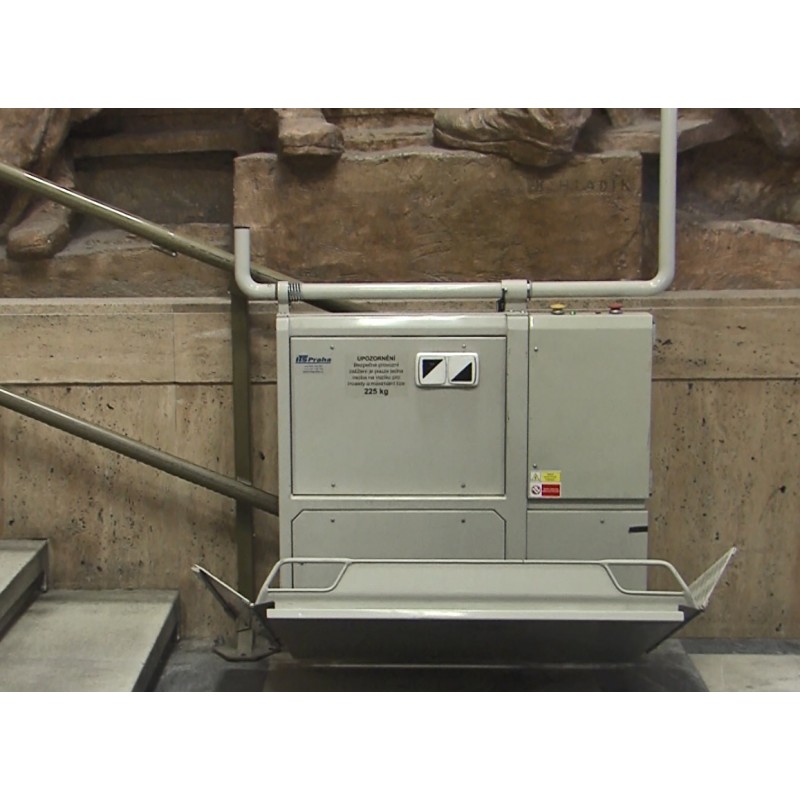 CZ - health care - disabled person - stair - platform