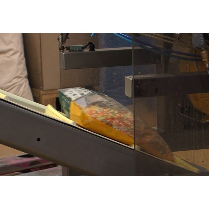 CZ - industry - Toyota - Radioshuttle - freezer - freezing - warehouse - truck - goods - shelf - packaging line
