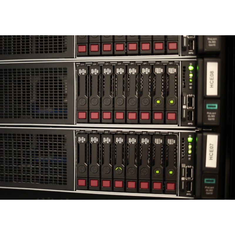 Itálie - Řím - technologie - počítač - server - umělá inteligence - cloud - manažer