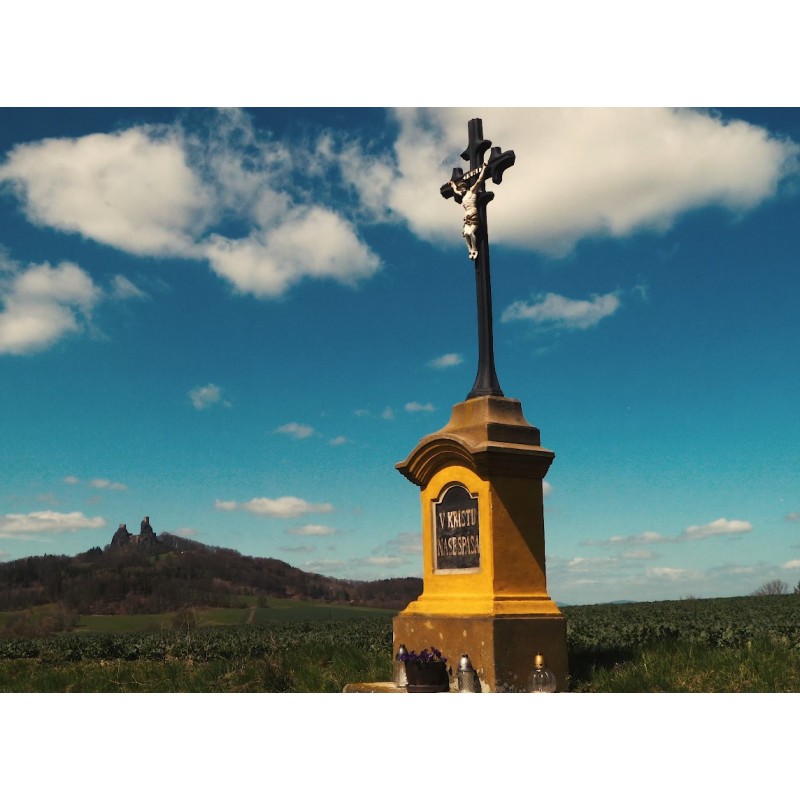  ČR - Trosky - Český ráj - zřícenina - časosběr - příroda - kaplička - mraky - krajina - slunce - 4K
