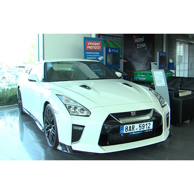 CZ - transport - AAA - car - luxury - Mercedes - AUDI - show room