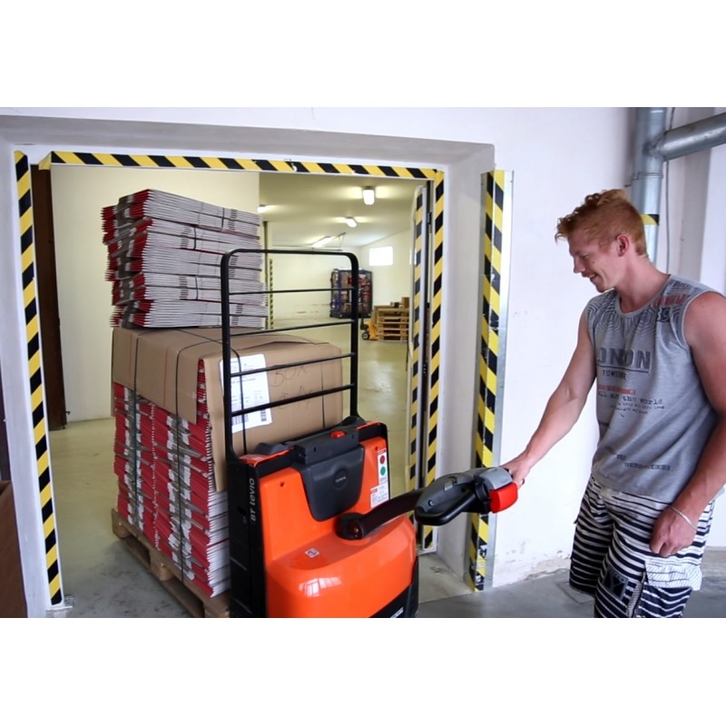 CZ - business - warehouse - packaging - box - shelf - e-shop