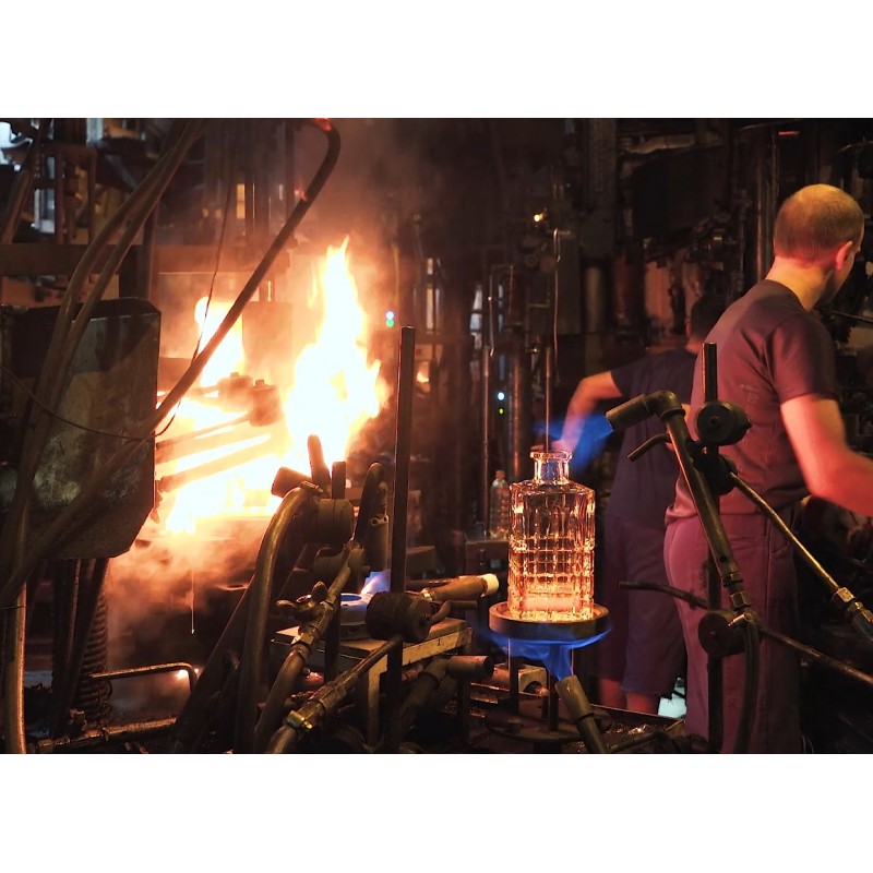 CZ - Poděbrady - technology - glassmaker - glass factory - melt - plate - vase - glass