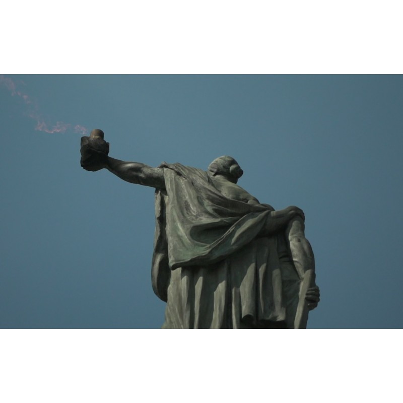 ČR - průmysl - Pražská plynárenská - plyn - potrubí - oheň - věčný plamen - socha - přepážka klient