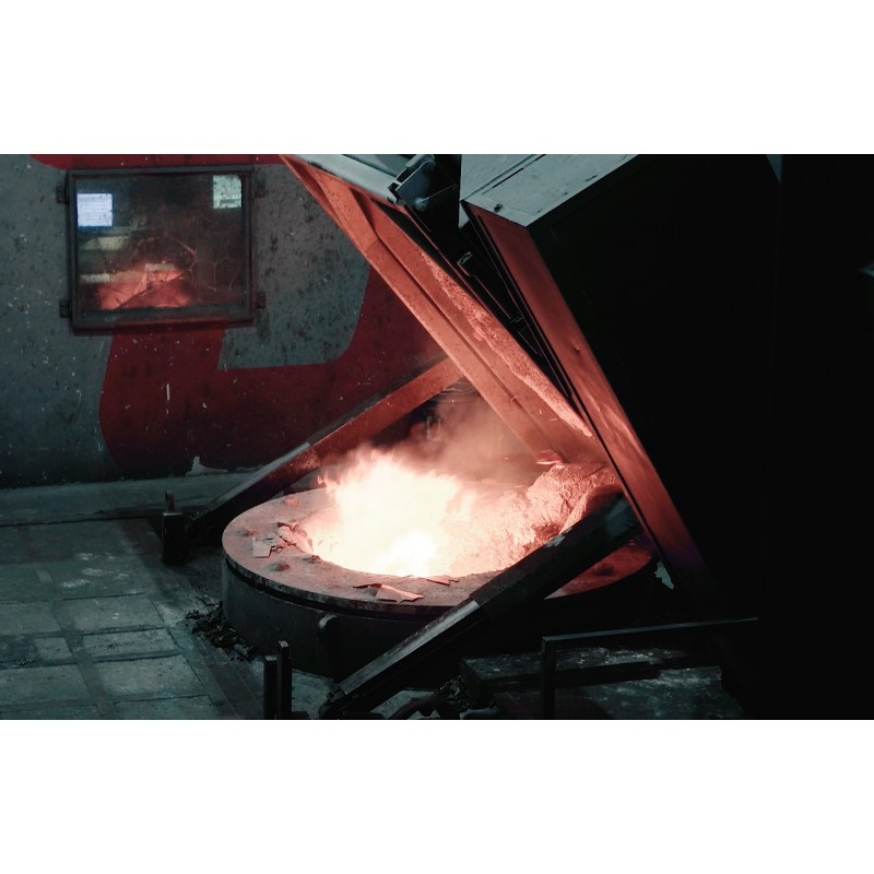 CZ - industry - DRAXTON - foundry - scrap - casting - worker - belt link - melting - iron