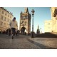 ČR - Praha - lidé - Karlův most - Čertovka - slečna - mladík - zamilovaní - pár - milenci - turisté 1