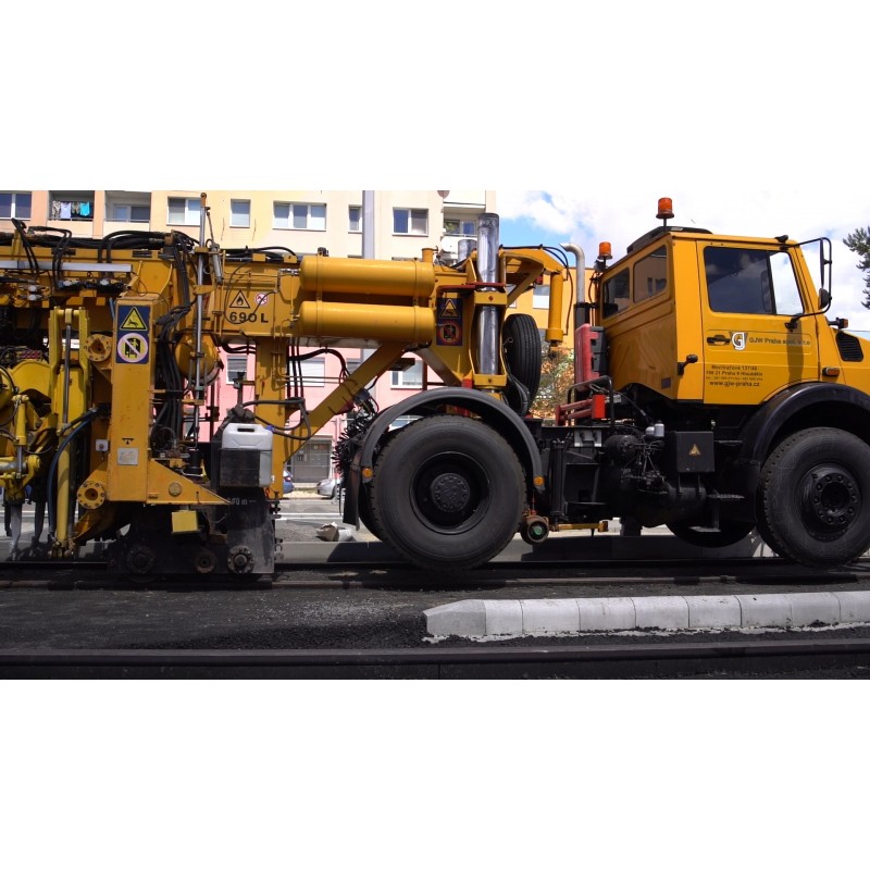 CZ - Olomouc - transport - tram - ecology - rail - sedum - crusher