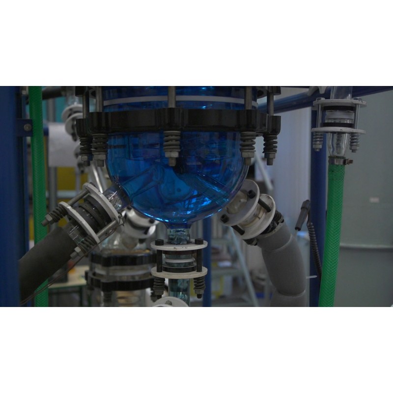 ČR - Praha - vzdělávání - SOŠ - chemická - laboratoř - pokus - chemik - slow motion - oheň