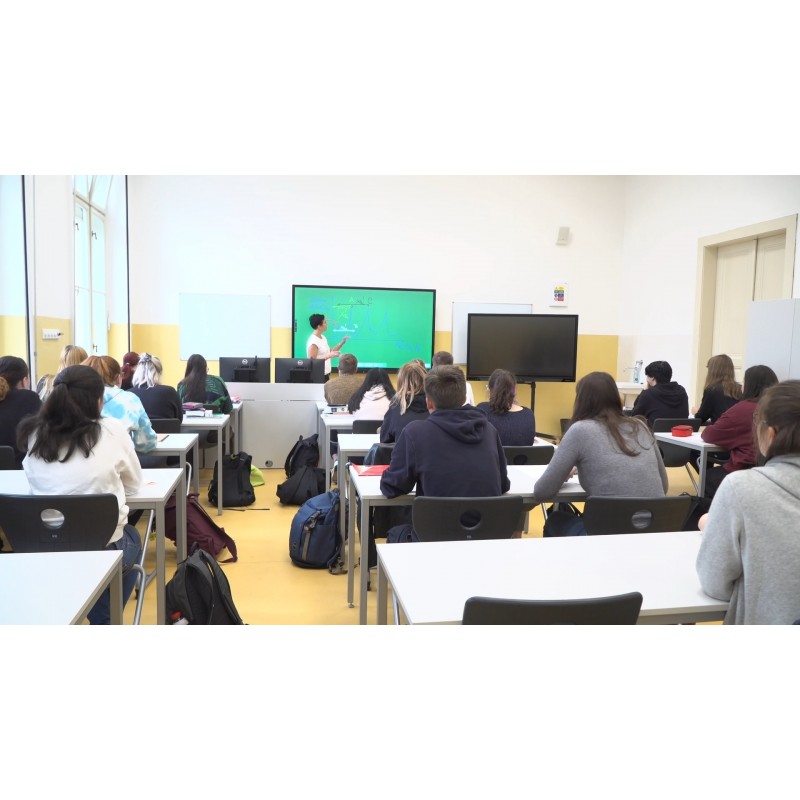 ČR - Praha - vzdělávání - SOŠ - chemická - laboratoř - studovna - chemie - pokus - chemik - student