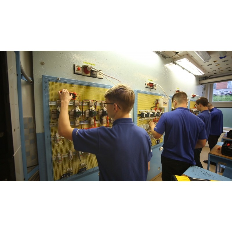 CZ - Zlín - education - electrotechnical - current - cabel - robot - socket - line - mains