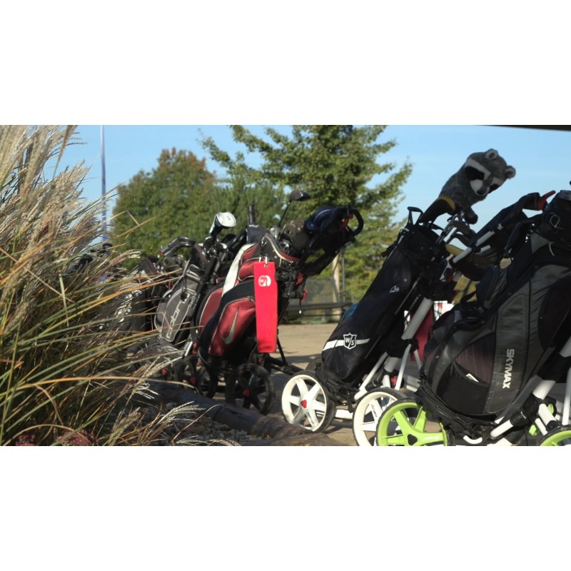 ČR - Slavkov - ZFP - sport - golf - green - golfista - hůl - golfový vozík - odpal - míček