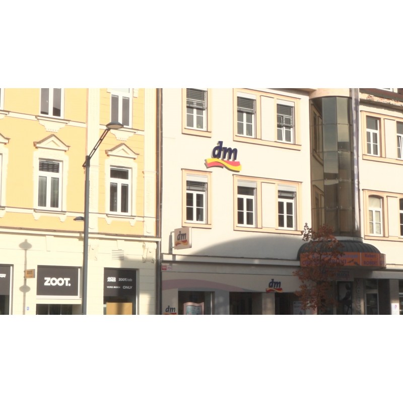 CZ - business - DM - shop - drugstore - goods - shop assistant
