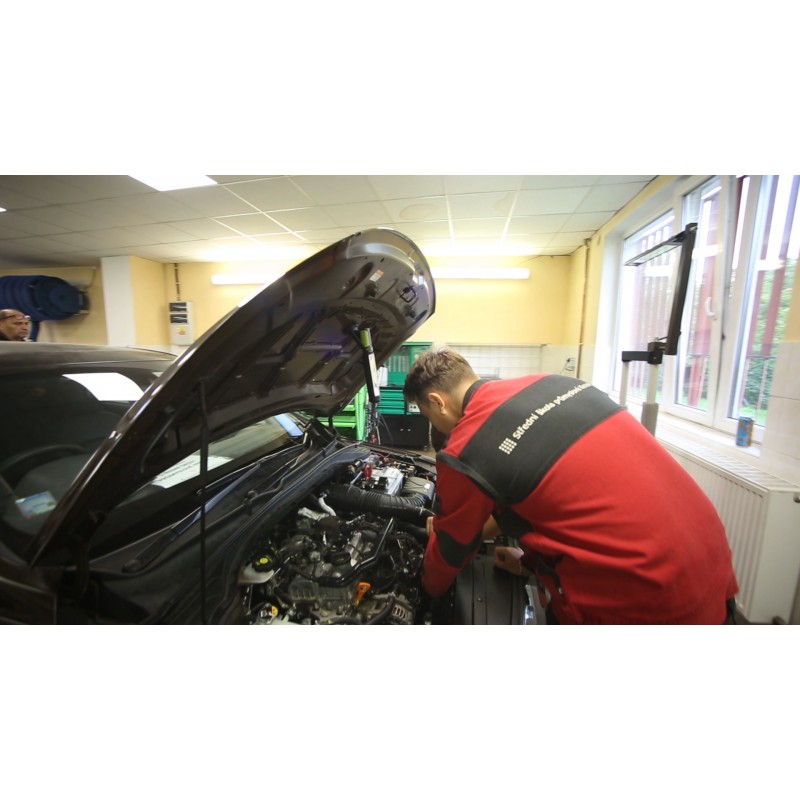ČR - Krnov - vzdělávání - SPŠ - automechanik - servis - dílna - motor - autoškola - pneuservis