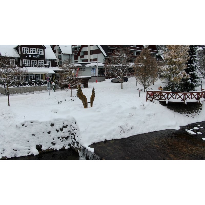 CZ - city - Krkonoše - Špindlerův mlýn - river - Labe - mountain centre - snow - dron