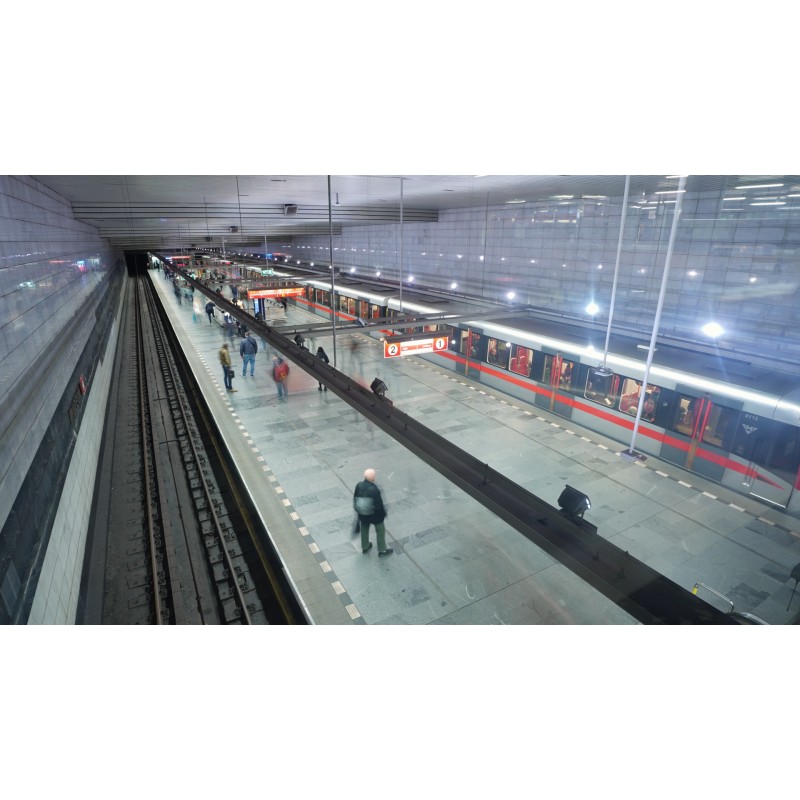 ČR - Praha - lidé - doprava - Václavské náměstí - muzeum - metro - počasí - chodník - 4K