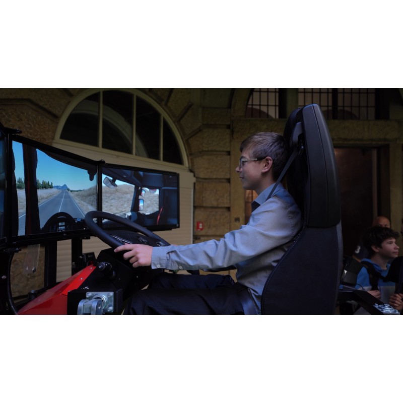 ČR - Praha - technologie - student - 3D tisk - virtuální realita - trenažer - robot - simulátor čip