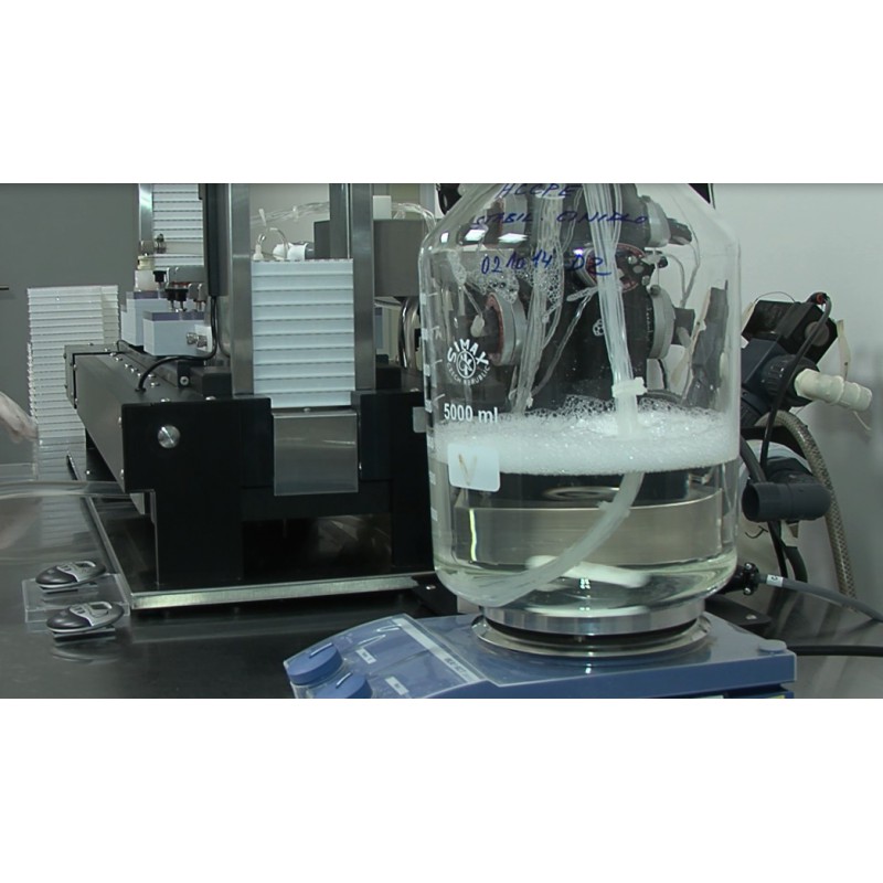 ČR - laboratoře - vědci - zkumavky - pipety