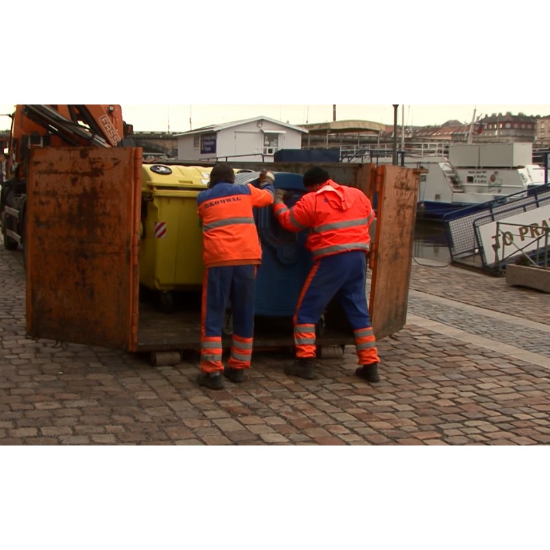 CR - Prague - people - dustmen
