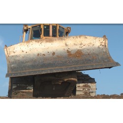 ČR - dozer - Caterpillar - skládka - úprava terénu