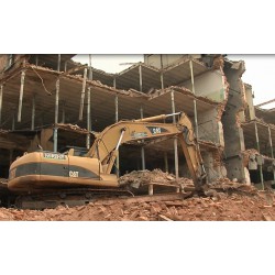 ČR - bagr - Caterpillar - demoliční práce