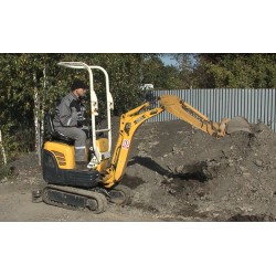 ČR - mini bagr - Caterpillar - nakládka zeminy