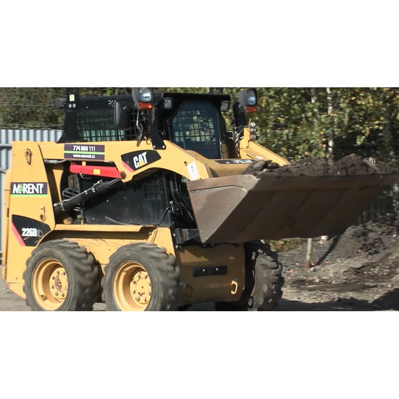 ČR - menší bagr - Caterpillar - nakládka zeminy