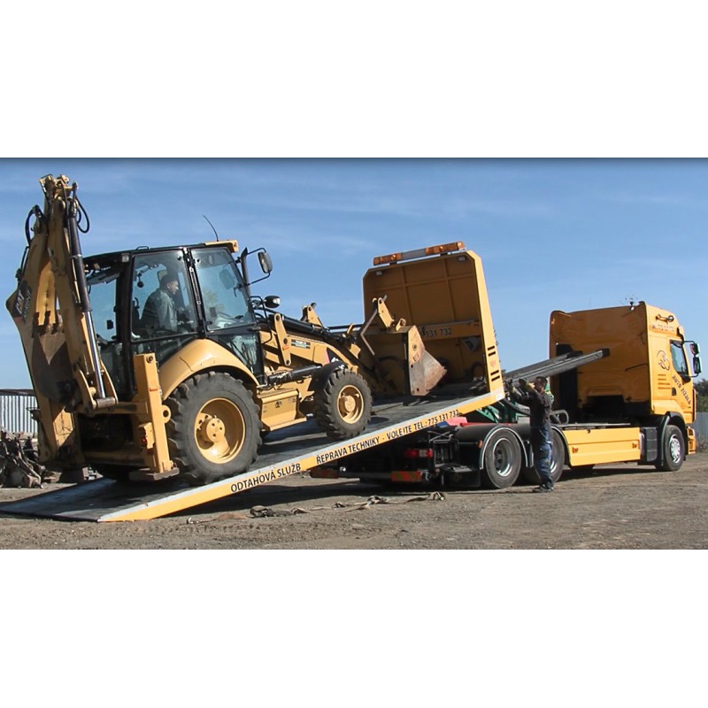 CR - Prague - towing service - excavator loading and towing