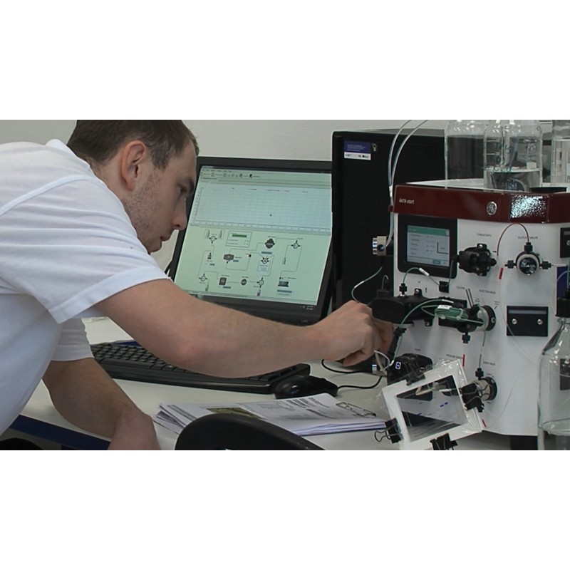 cr - research - laboratory - researcher